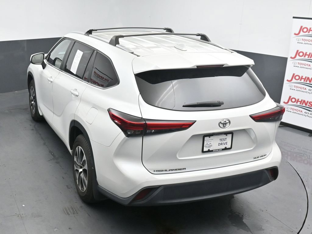 Used 2023 Toyota Highlander XLE AWD/4WD image 21