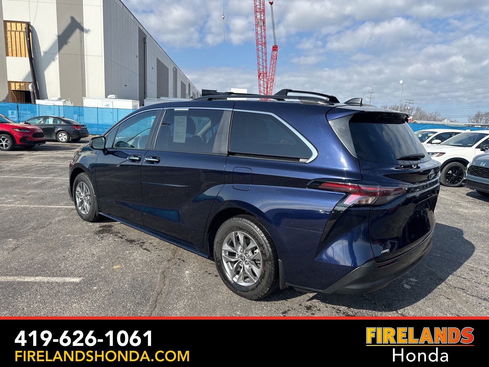 Used 2024 Toyota Sienna XLE image 3