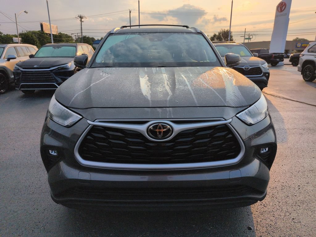 Certified 2023 Toyota Highlander XLE FWD image 8
