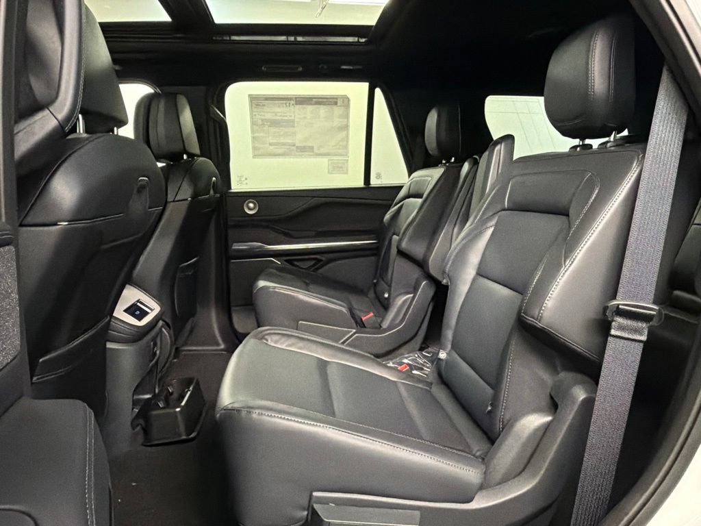 New 2026 Lincoln Navigator Reserve w/ Jet Appearance Package AWD/4WD image 36