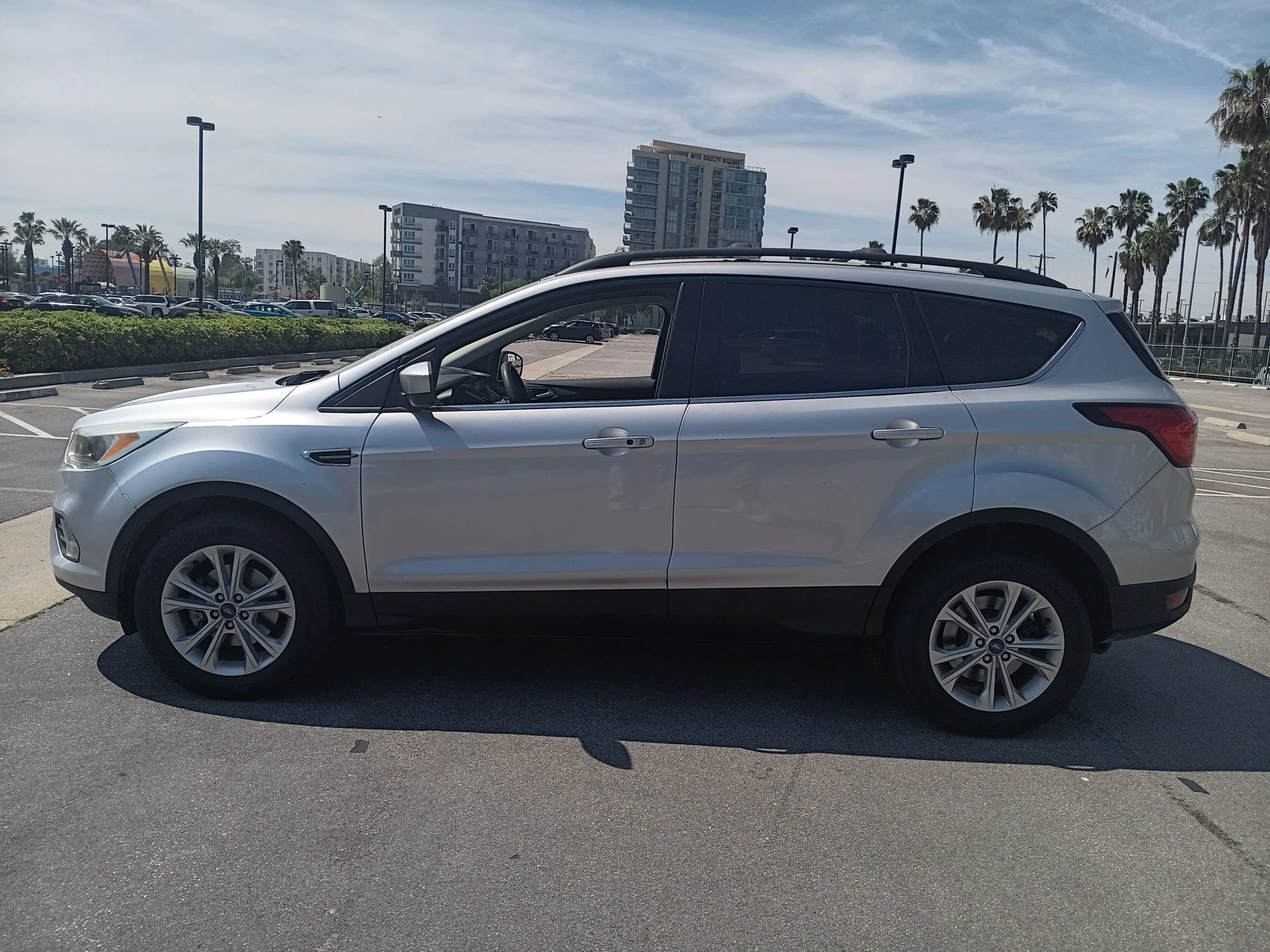 Used 2019 Ford Escape SE image 5