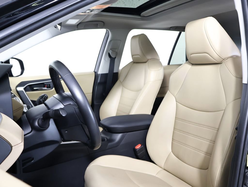 Used 2020 Toyota RAV4 XLE Premium w/ Carpet Mat Package image 7