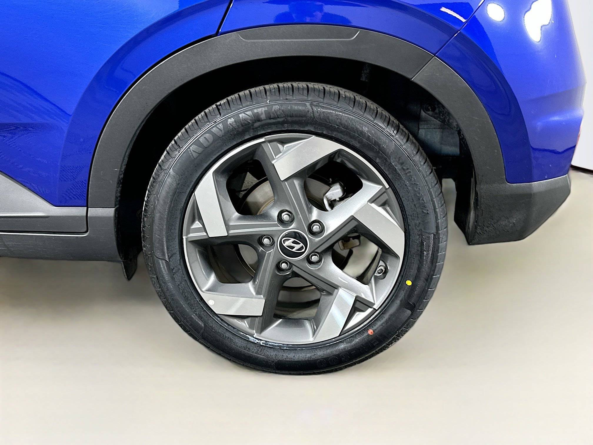 Used 2025 Hyundai Venue SEL image 11