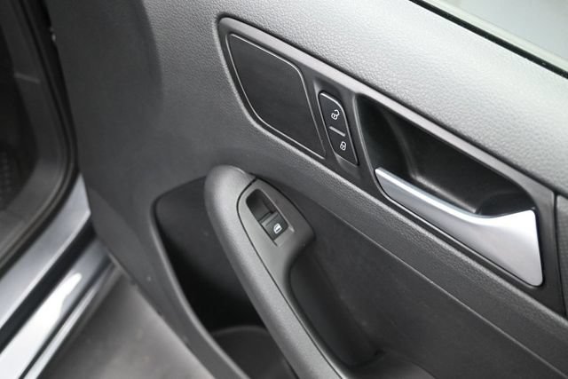 Used 2014 Volkswagen Jetta SE FWD image 29