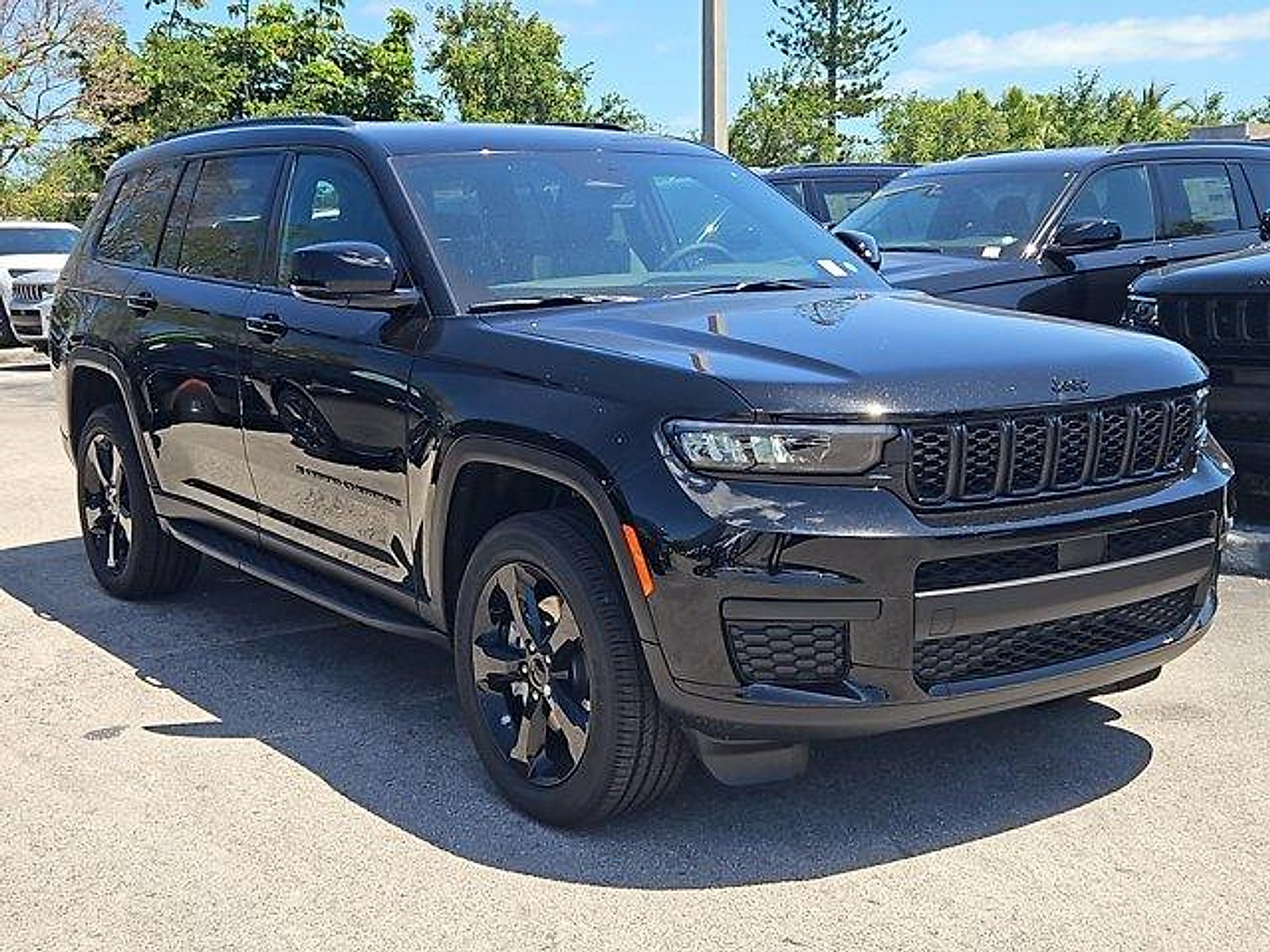 New 2024 Jeep Grand Cherokee L Altitude RWD image 2
