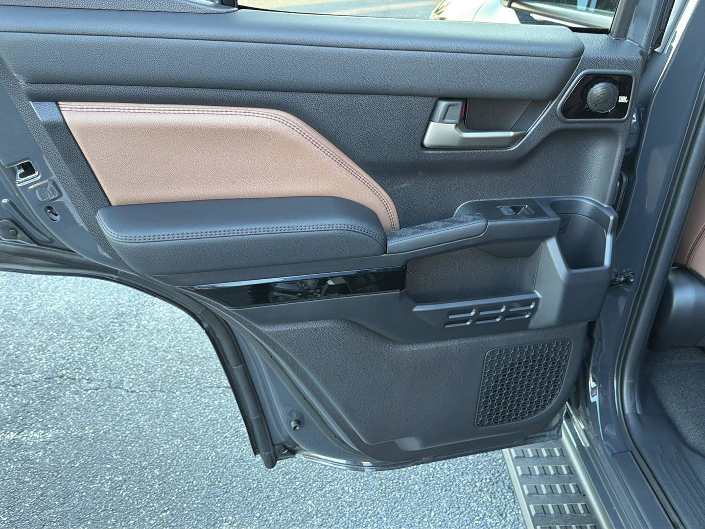 Used 2025 Toyota 4Runner Limited AWD/4WD image 17