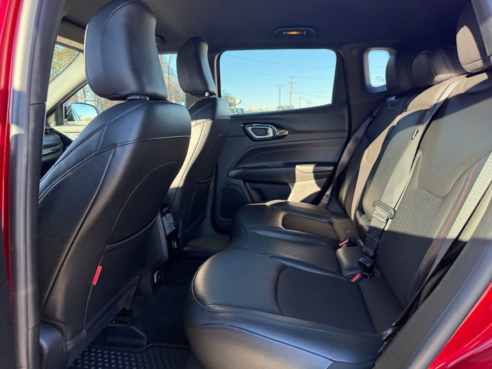 Used 2025 Jeep Compass Trailhawk image 24