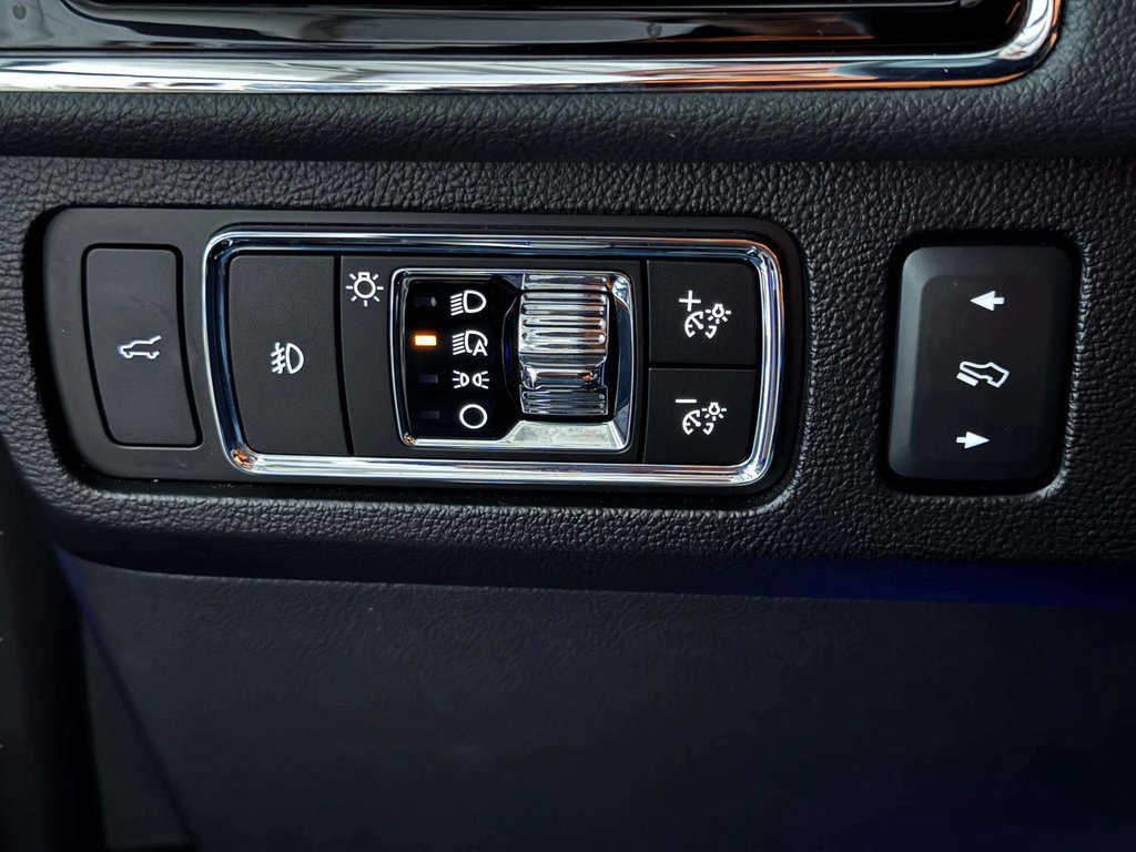 Certified 2023 Lincoln Navigator Reserve AWD/4WD image 11