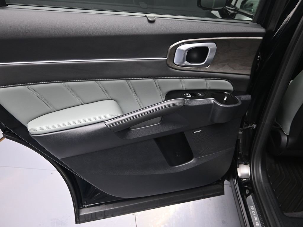 Certified 2025 Kia Sorento SX Prestige w/ Sage Leather Package image 31