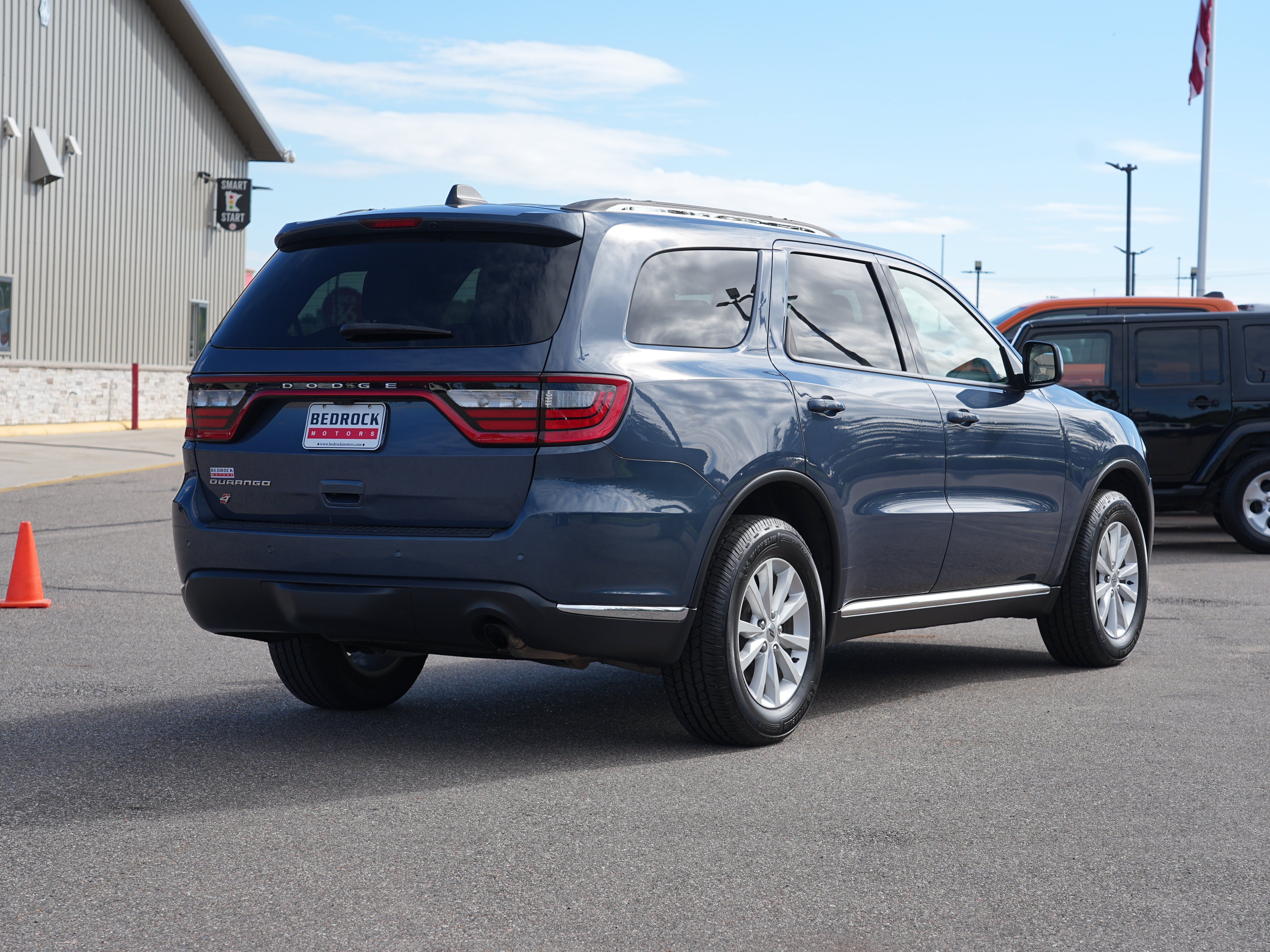 Used 2020 Dodge Durango SXT AWD/4WD image 3