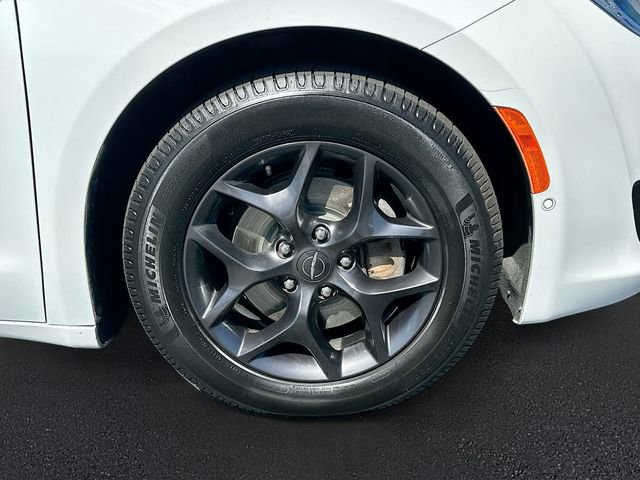 Used 2020 Chrysler Pacifica Touring-L Plus w/ Advanced Safetytec Group image 34