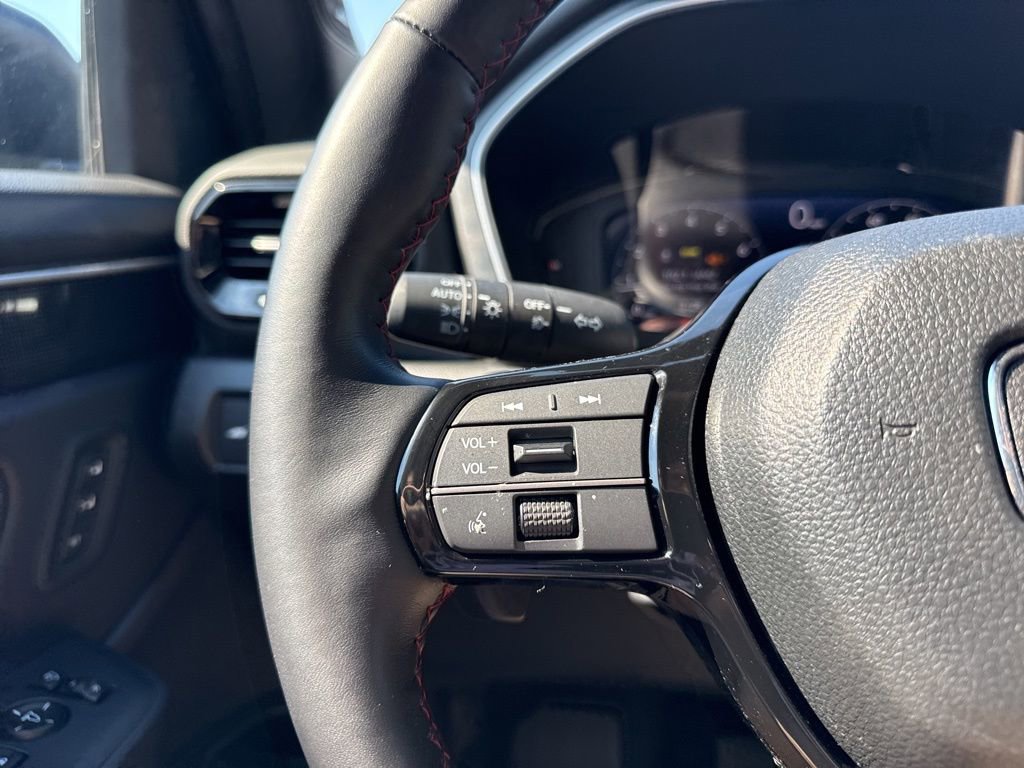 Used 2025 Honda Pilot Black Edition image 17