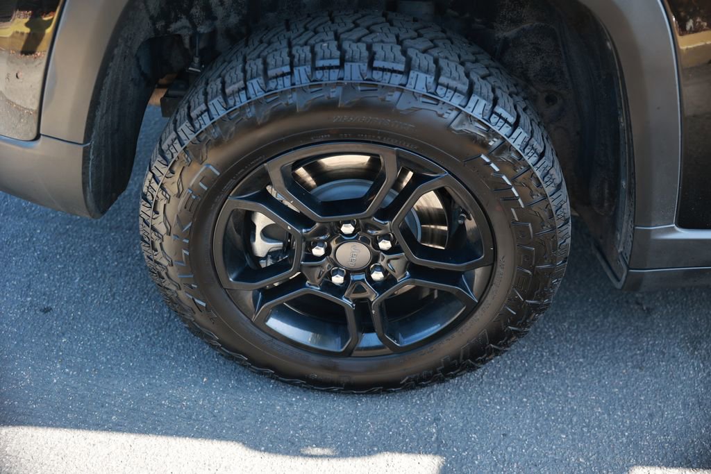 Used 2022 Jeep Grand Cherokee Trailhawk w/ Advanced Protech Group II AWD/4WD image 9