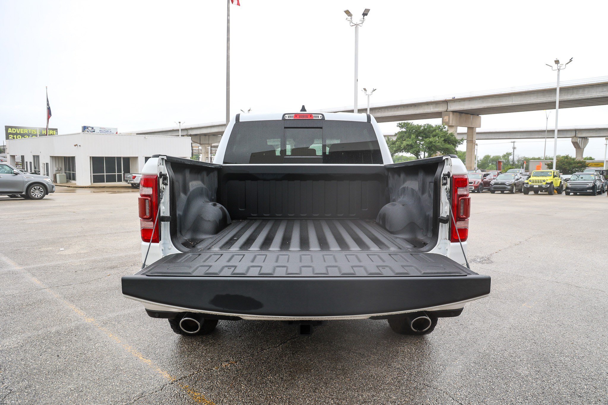 Used 2022 RAM 1500 Limited w/ Body Color Bumper Group AWD/4WD image 12