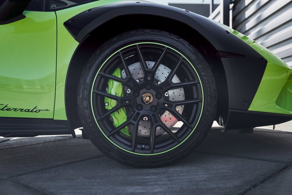 Used 2024 Lamborghini Huracan Sterrato image 32