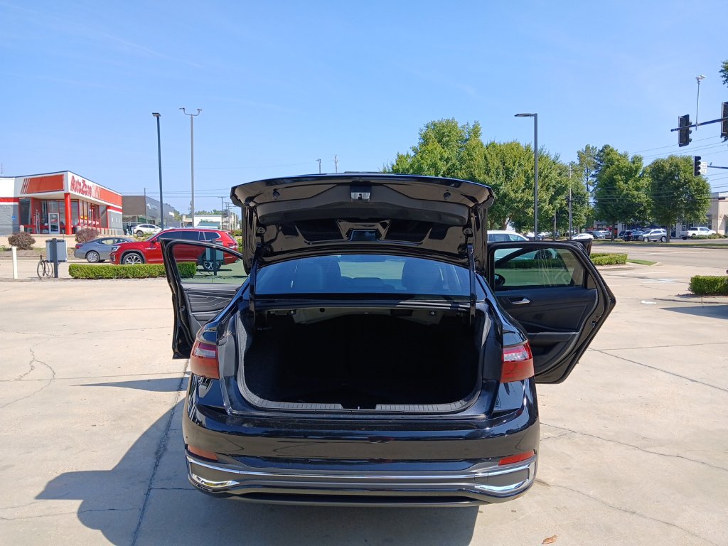 Certified 2024 Volkswagen Jetta SEL FWD image 22