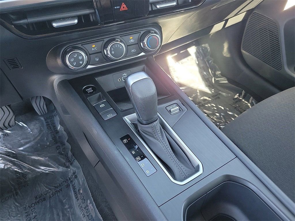 New 2025 Nissan Kicks S image 9