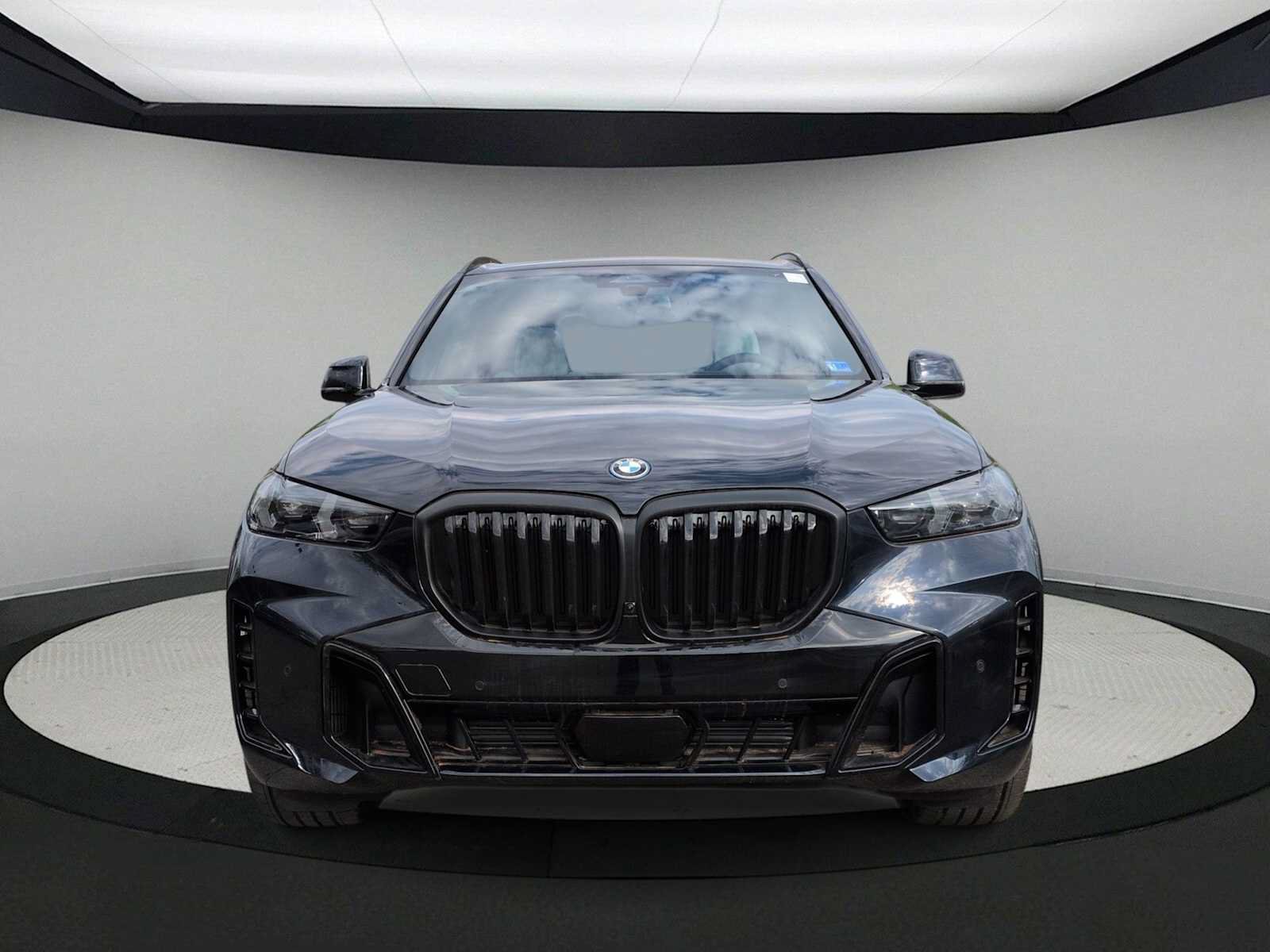 Used 2026 BMW X5 xDrive50e w/ M Sport Package AWD/4WD image 3