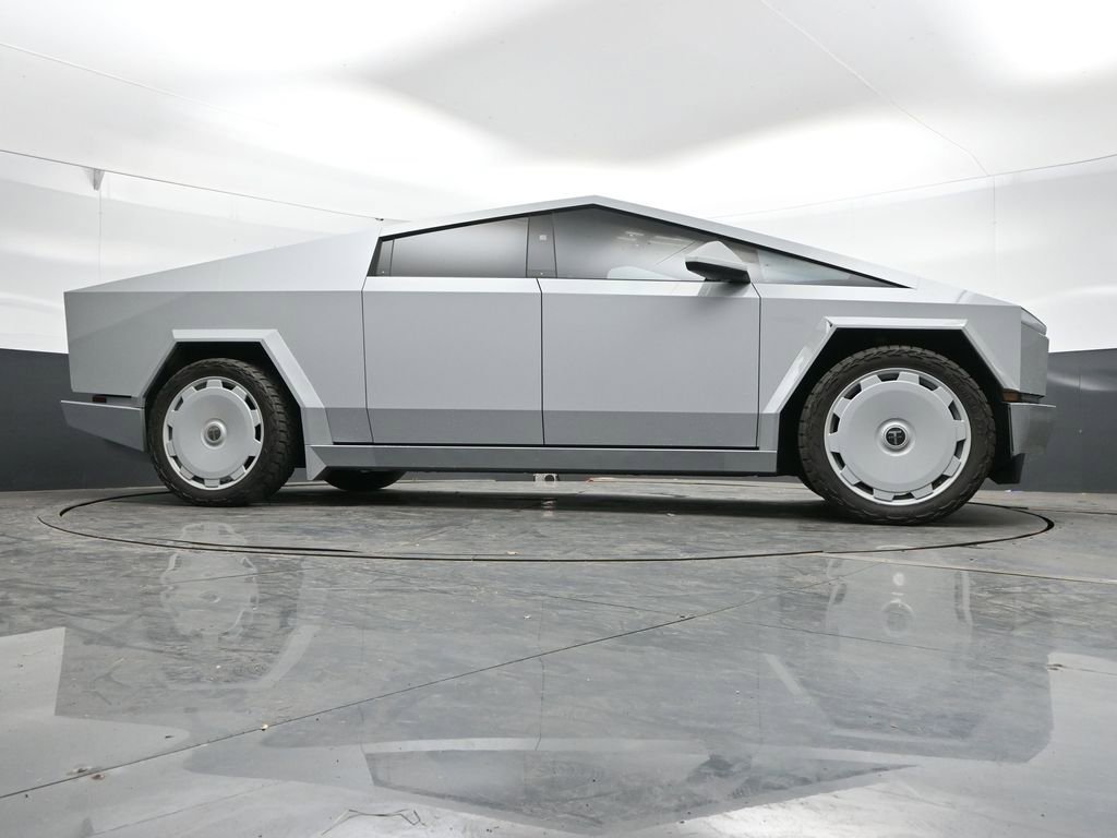 Used 2024 Tesla Cybertruck AWD Crew Cab image 41