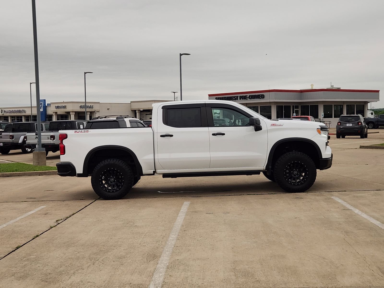 Used 2024 Chevrolet Silverado 1500 LT Trail Boss AWD/4WD image 7