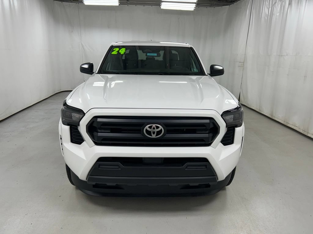 Certified 2024 Toyota Tacoma SR AWD/4WD image 4