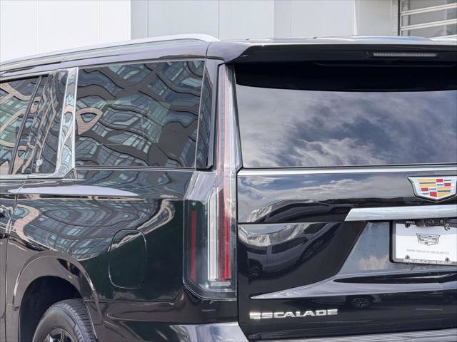 Certified 2025 Cadillac Escalade ESV Premium Luxury w/ Touring Package AWD/4WD image 13