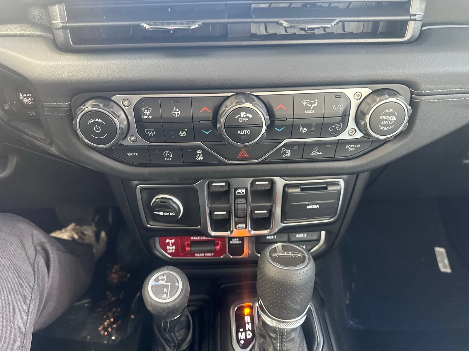 New 2026 Jeep Gladiator Mojave w/ Safety Group AWD/4WD image 16