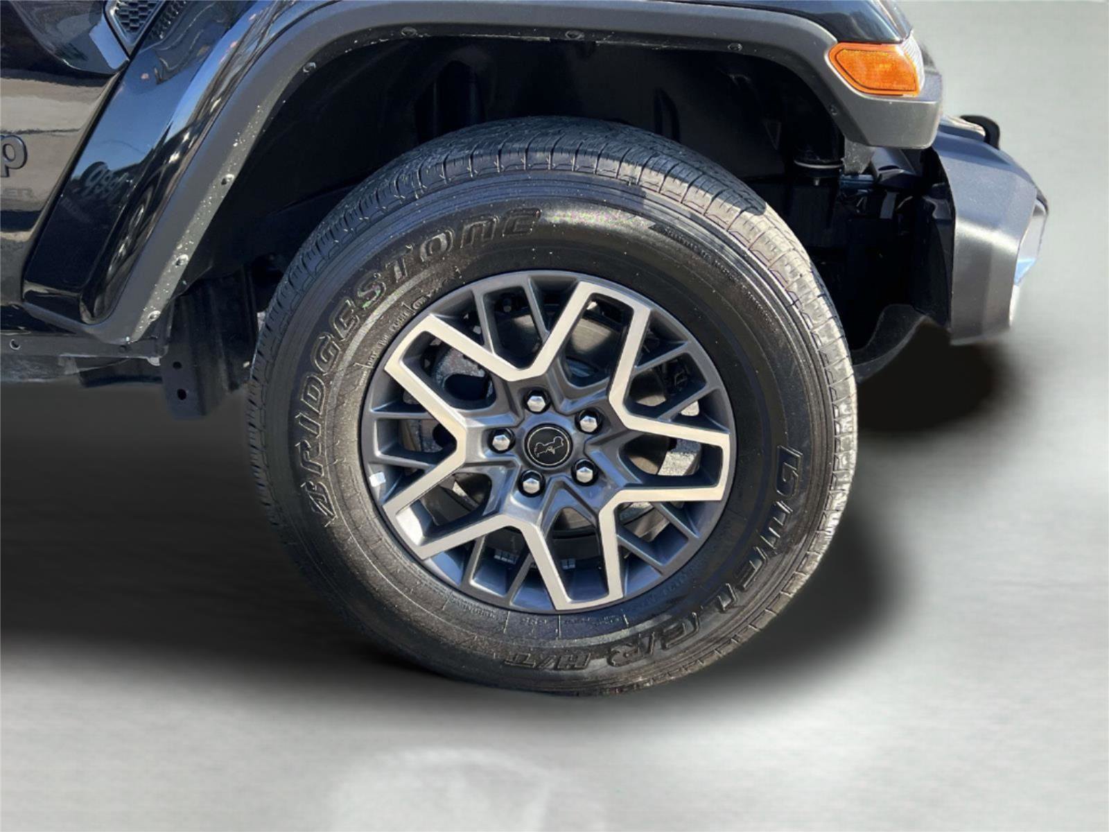 Used 2025 Jeep Wrangler Sahara image 9