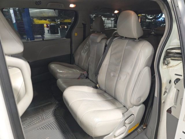 Used 2011 Toyota Sienna XLE w/ Entertainment Pkg FWD image 12