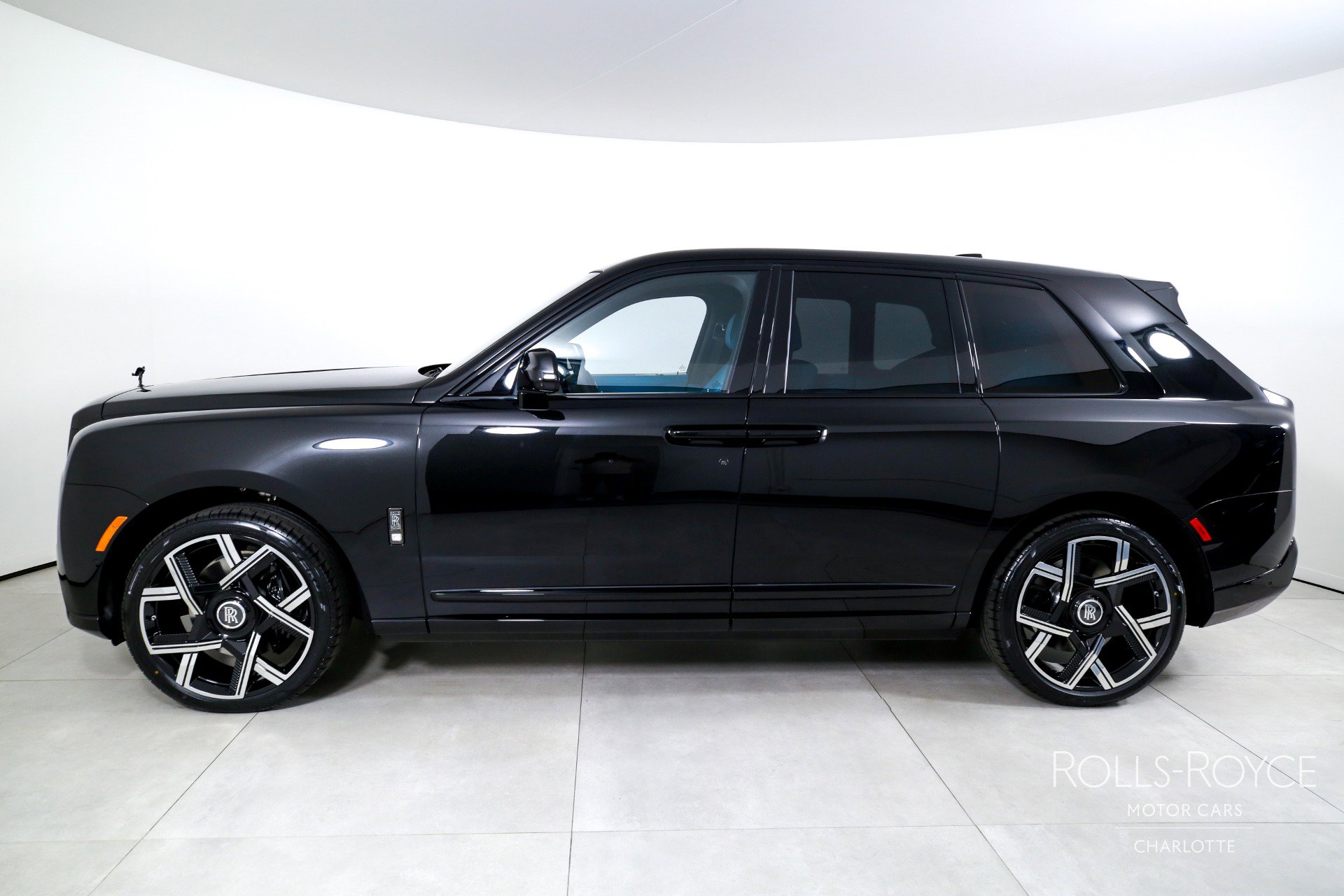 New 2026 Rolls-Royce Cullinan Black Badge image 3