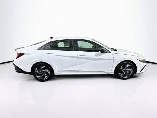 Used 2025 Hyundai Elantra SEL FWD image 10