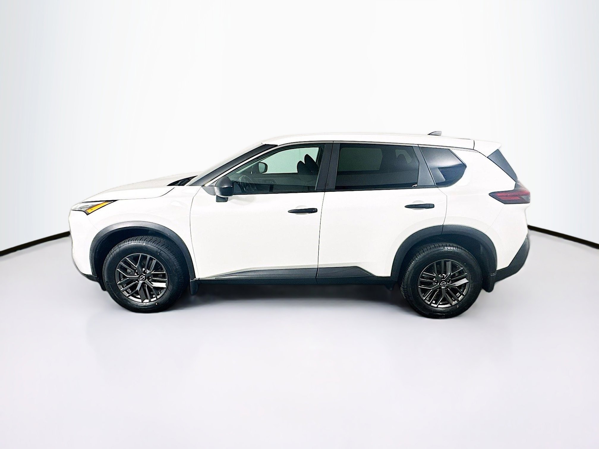 Used 2023 Nissan Rogue S image 4