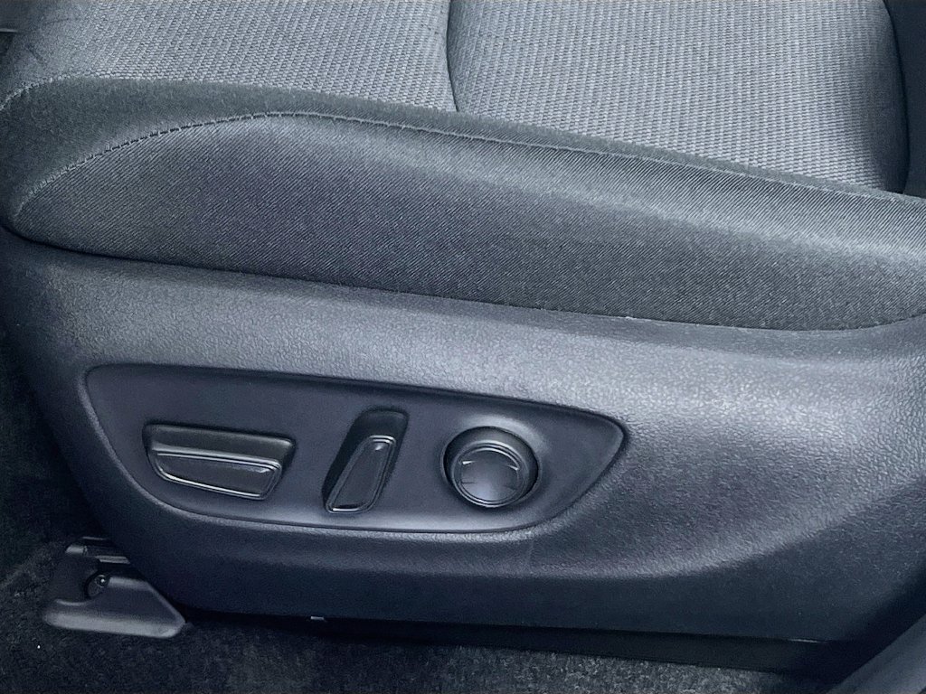 Used 2025 Toyota RAV4 XLE FWD image 13