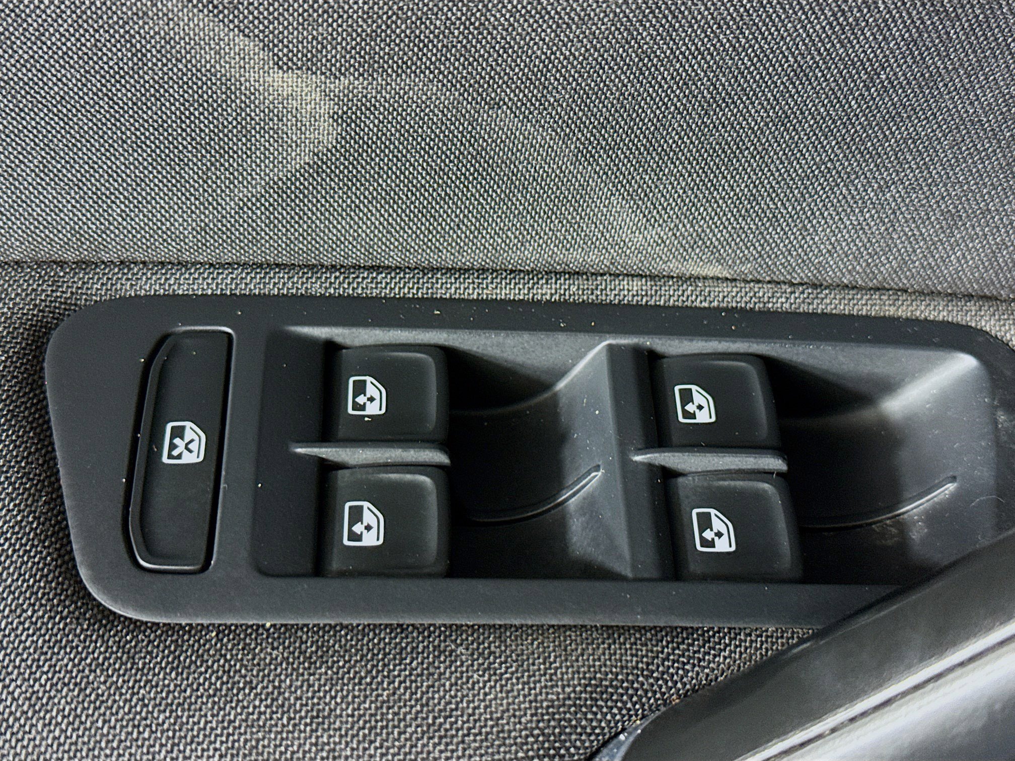 Used 2017 Volkswagen Golf S image 23