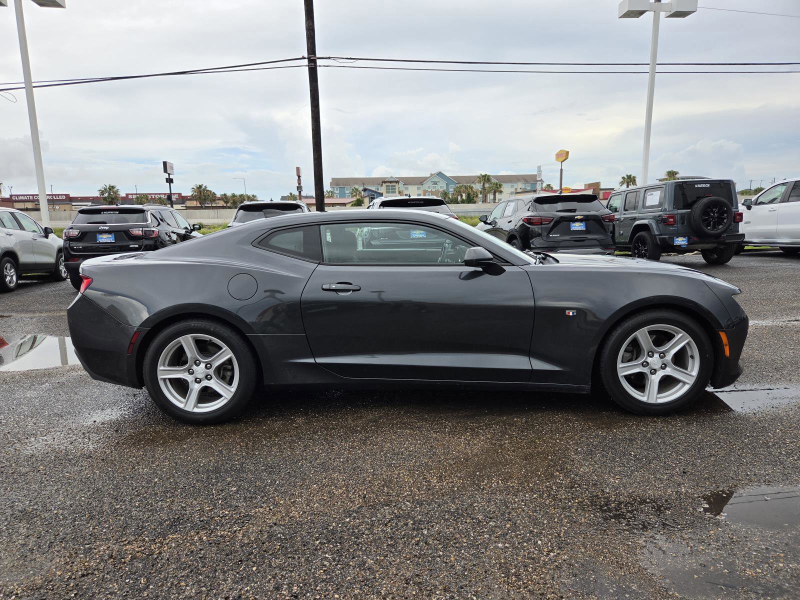 Used 2018 Chevrolet Camaro LT RWD image 6