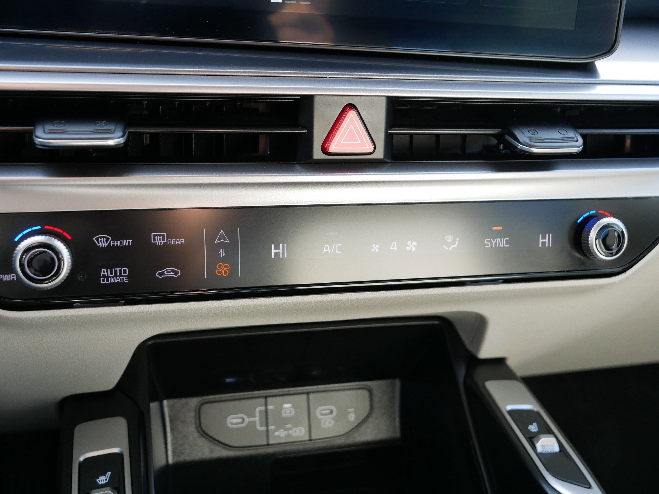 Certified 2025 Kia Sorento S w/ Panoramic Sunroof Package image 23