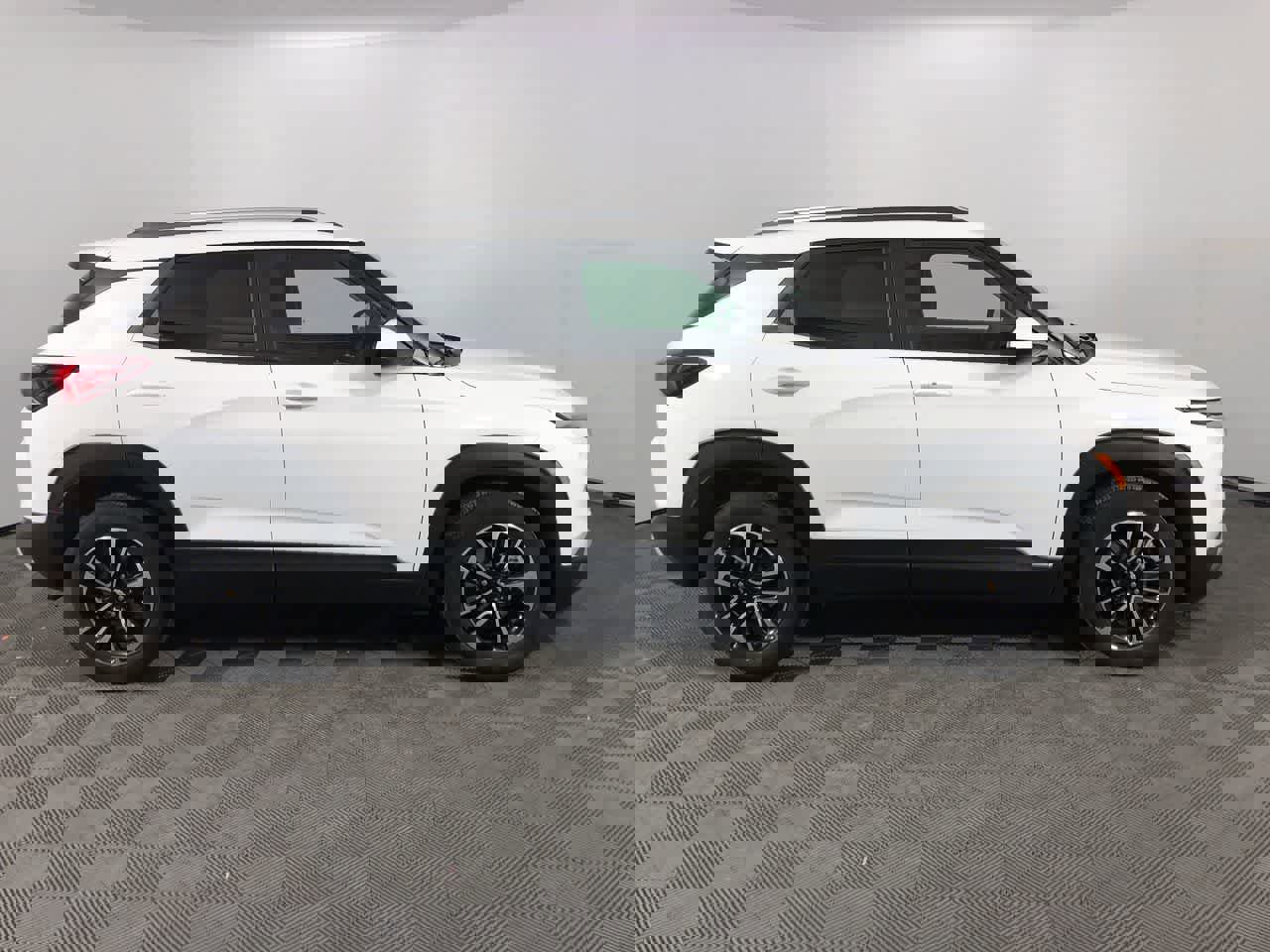 Used 2025 Chevrolet TrailBlazer LT image 9