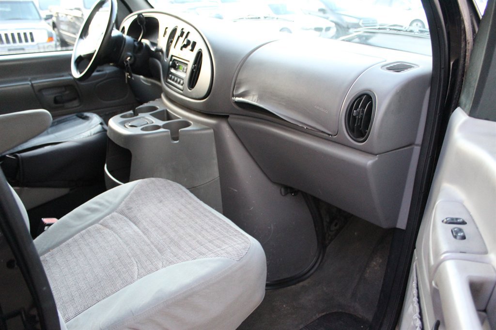 Used 2000 Ford E-150 and Econoline 150 image 11