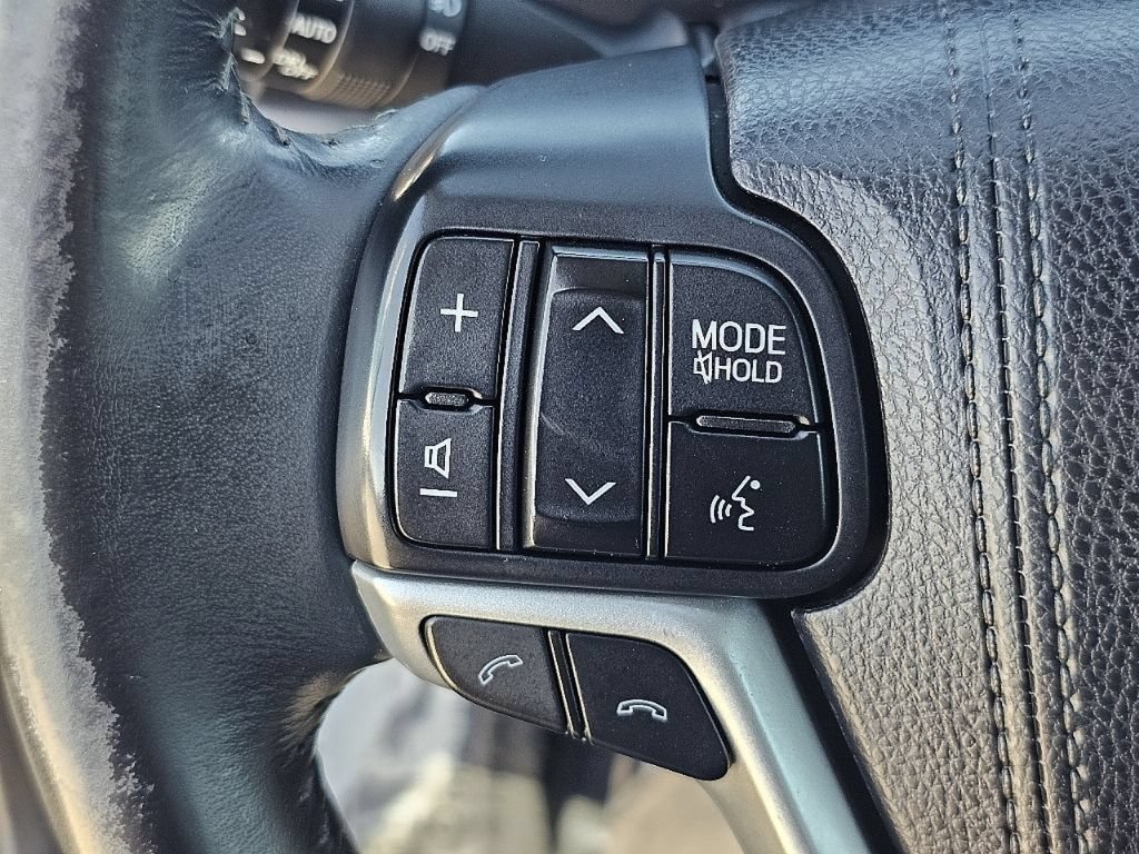 Used 2017 Toyota Highlander XLE FWD image 33