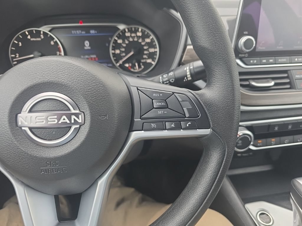 Used 2025 Nissan Altima 2.5 SV FWD image 15