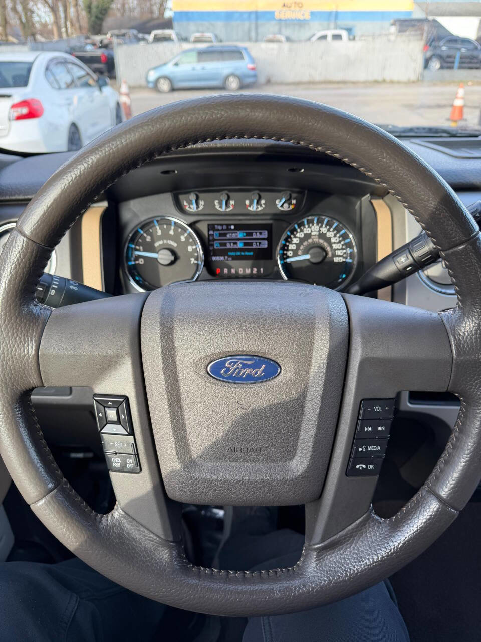 Used 2011 Ford F150 XLT w/ XLT Chrome Pkg image 19