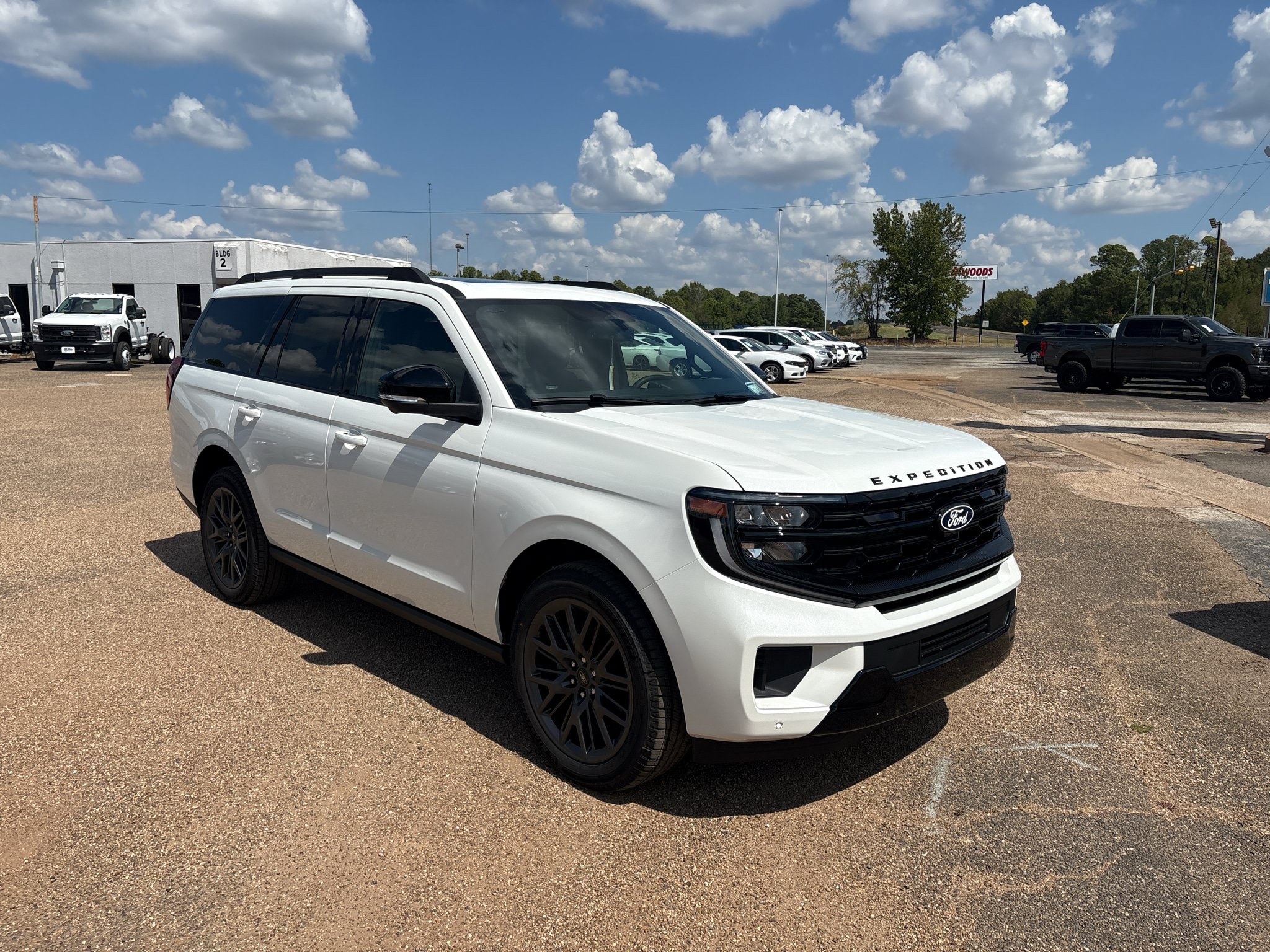 New 2027 Ford Expedition Platinum w/ Stealth Appearance Package AWD/4WD image 3