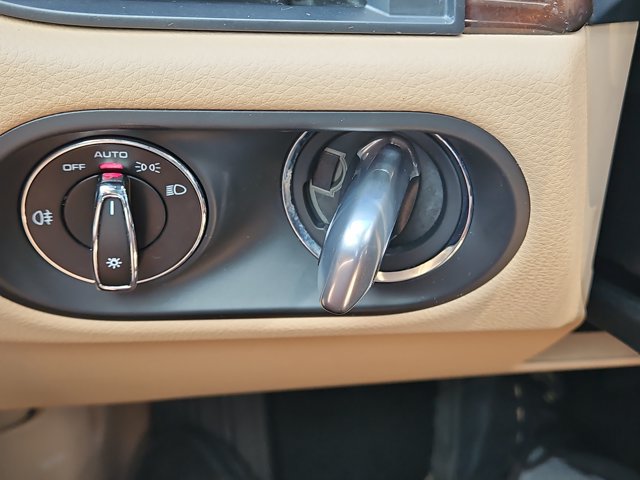 Certified 2023 Porsche Macan AWD/4WD image 36
