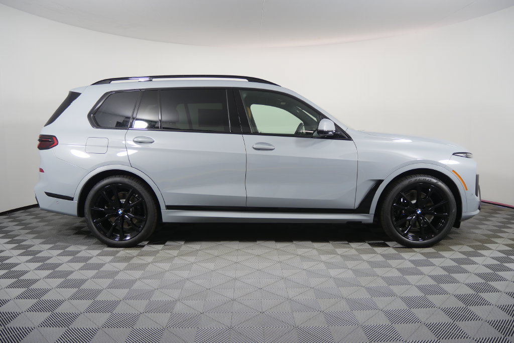 Used 2027 BMW X7 xDrive40i w/ Executive Package AWD/4WD image 3