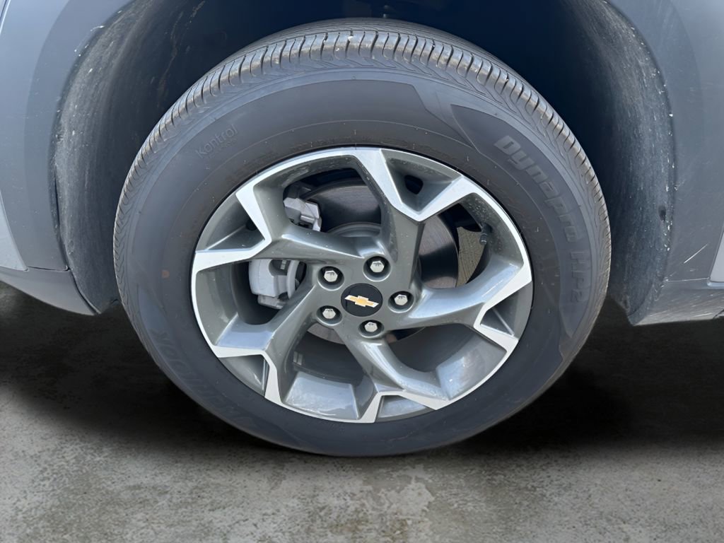 Used 2025 Chevrolet Trax LT w/ LT Convenience Package image 27