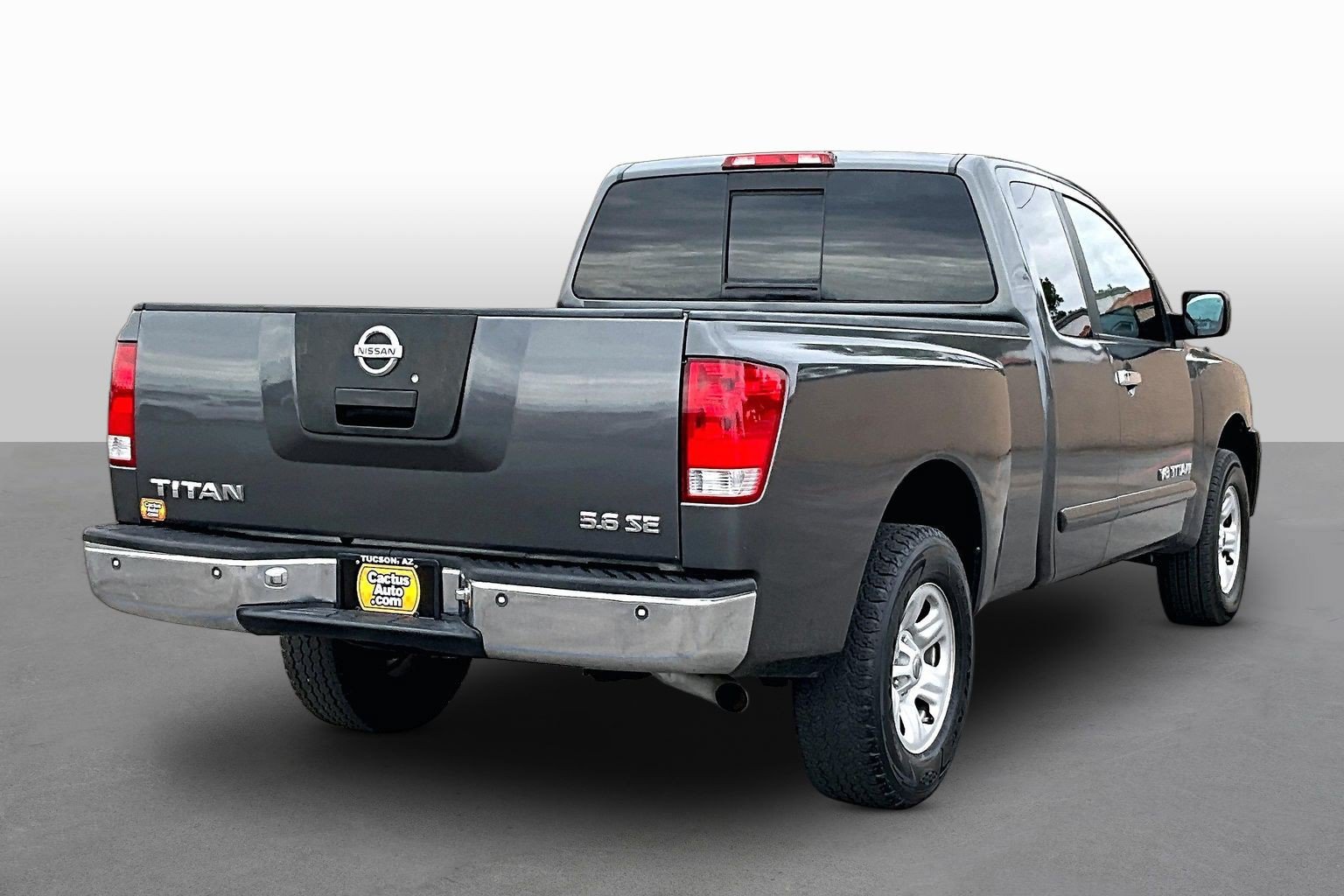Used 2005 Nissan Titan SE RWD image 2