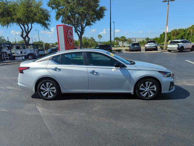 Certified 2024 Nissan Altima 2.5 S FWD image 3