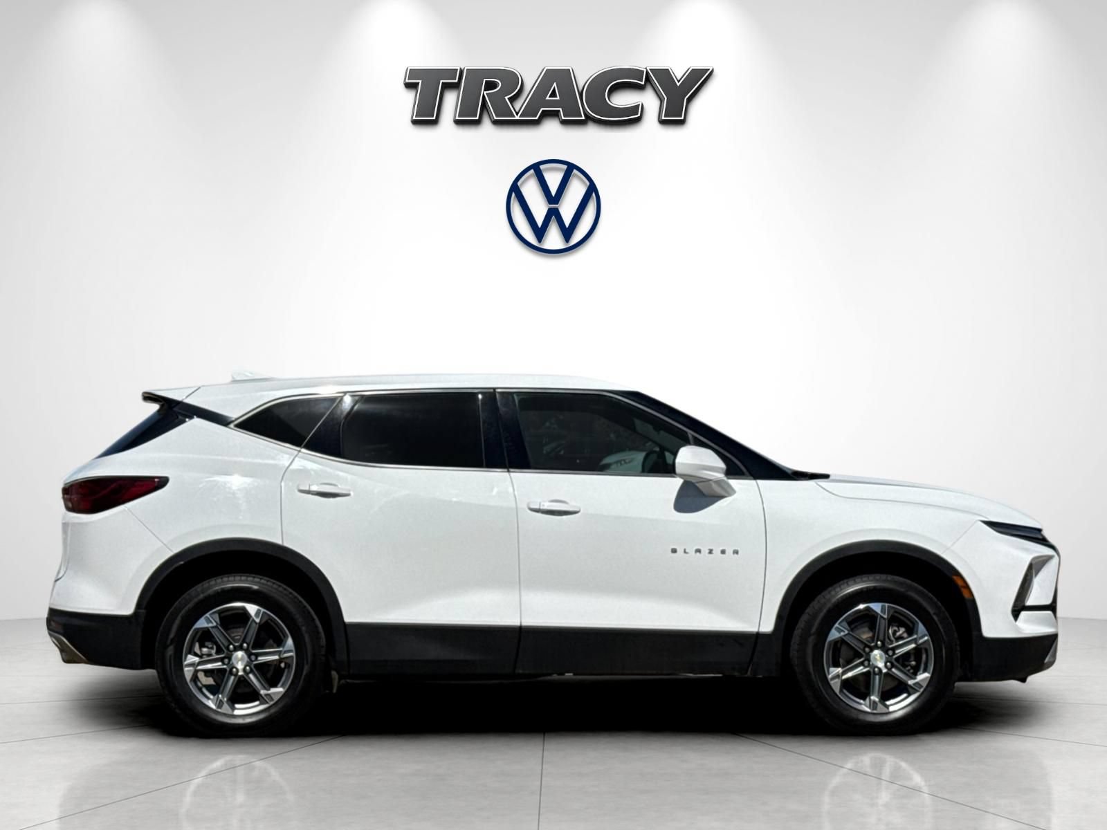 Used 2023 Chevrolet Blazer LT FWD image 3