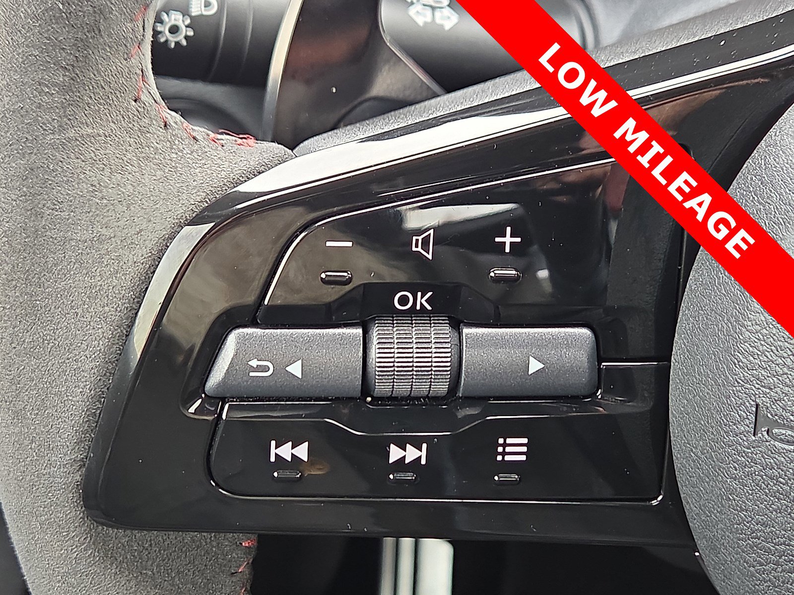 Used 2025 Nissan Z NISMO w/ Floor Mat Package image 21