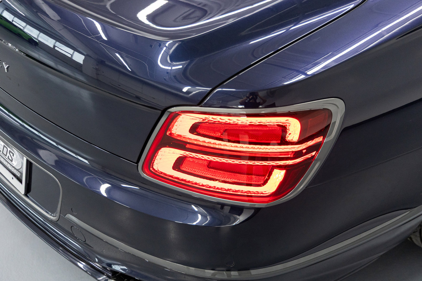 Certified 2025 Bentley Flying Spur Plug-In Hybrid AWD/4WD image 22